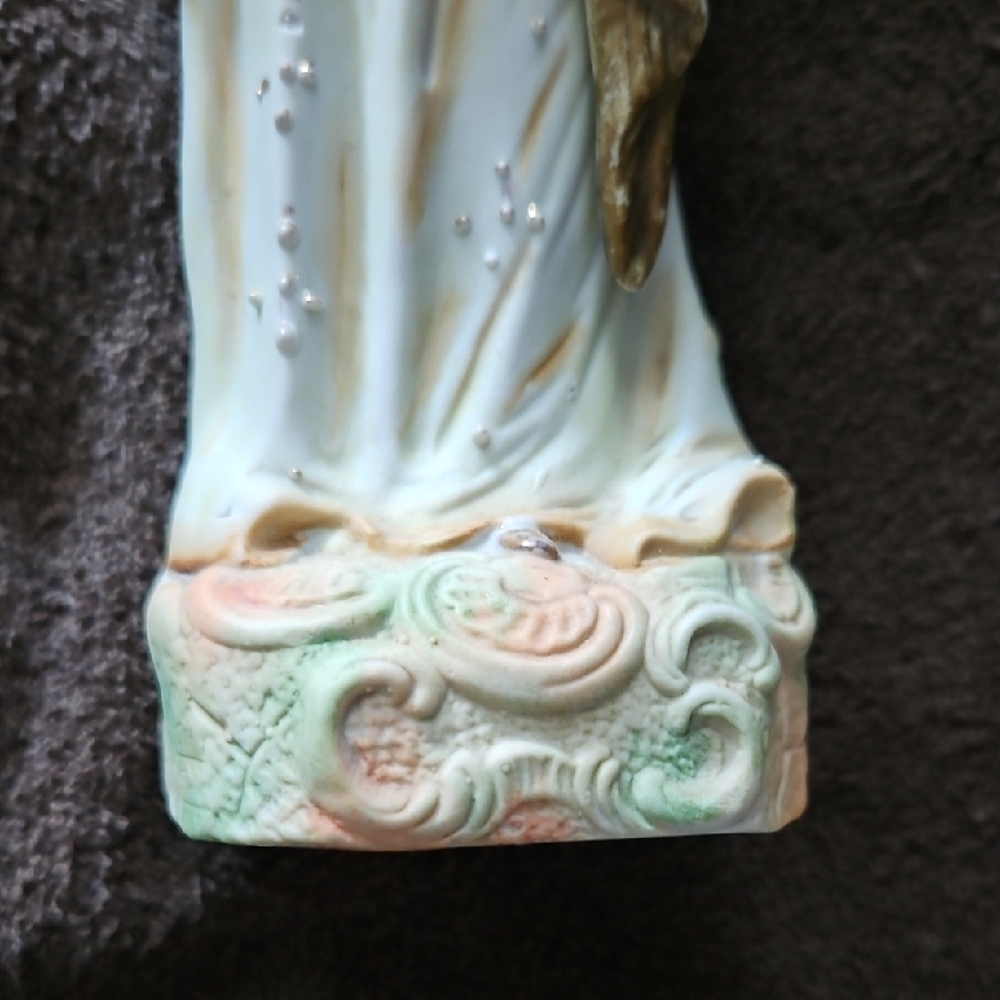 Vintage Mario Collection Victorian Lady Figurine in Cream and Gold By Artmark - Picture 7 of 8
